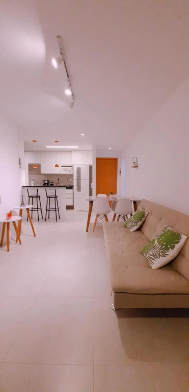 Aptº 2 QUARTOS COM AR SPLIT, 2 BANHEIROS, VARANDA- ÓTIMO PARA FAMÍLIA- PROX - PRAIA DO FORTE- CENTRO- RUA DOS BIQUÍNIS