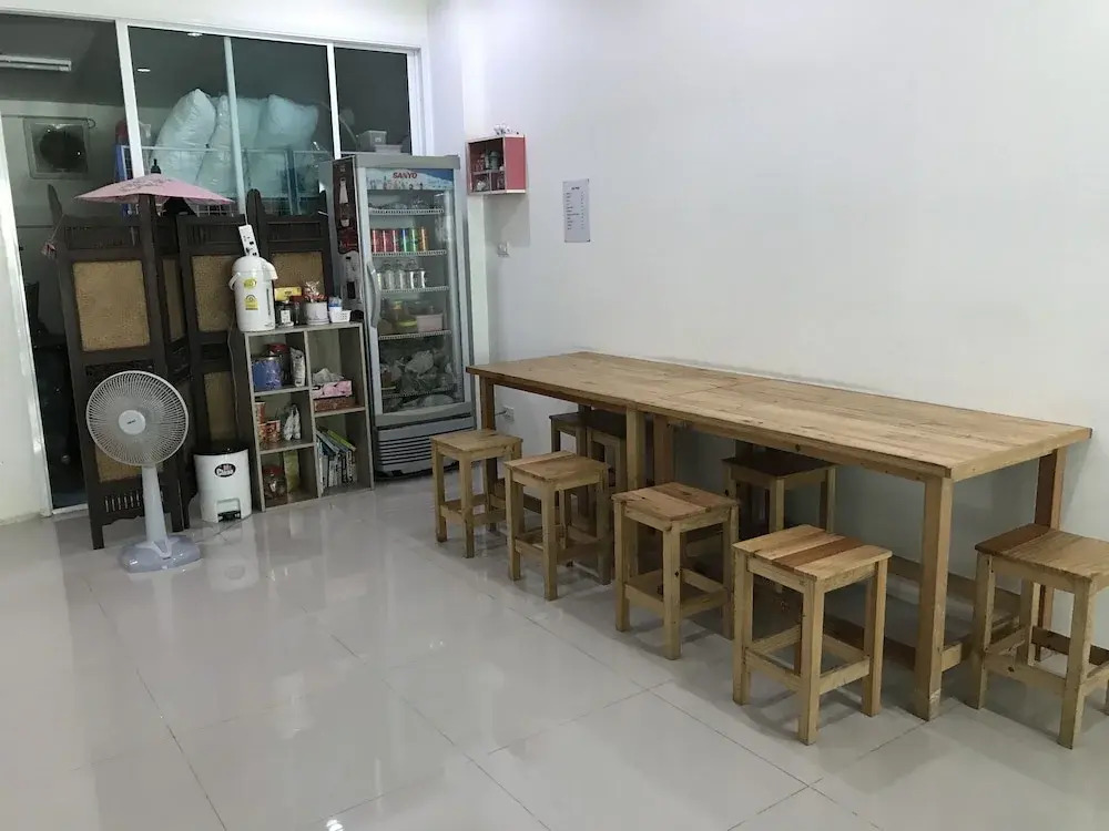 Naiyang Tour Room For Rent
