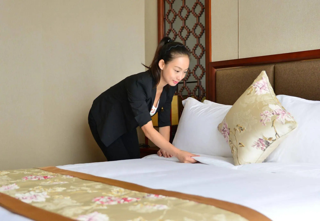 Lucky Holiday Hotel