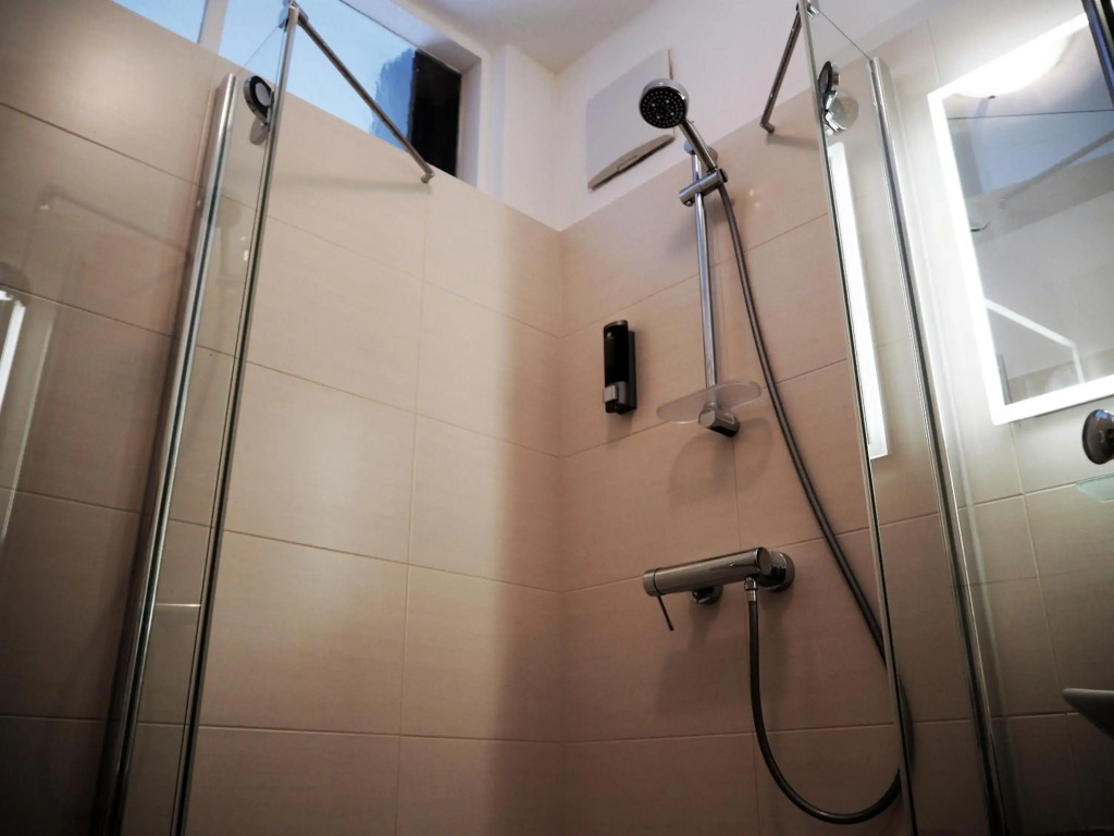 Anastacia Premium Apartment FREE Parking & Self Check-in