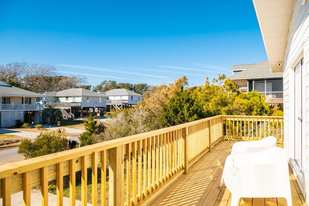 Splendid Days by Oak Island Accommodations
