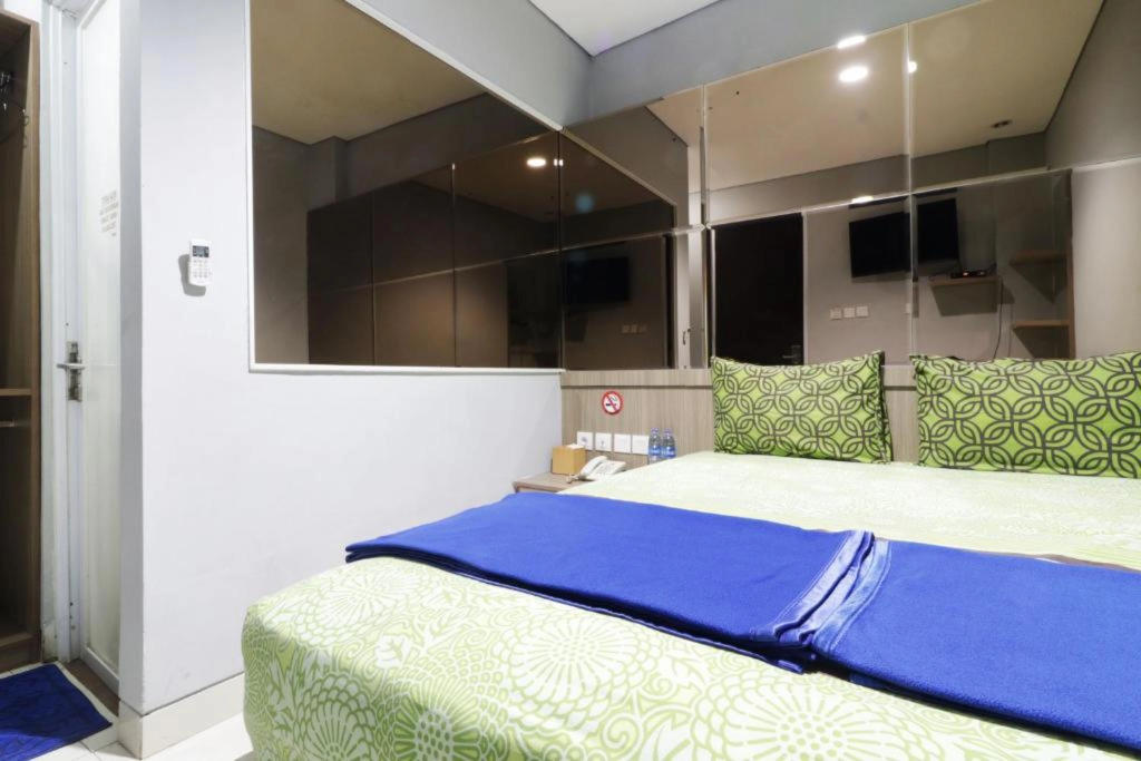 RedDoorz Plus near Grand Indonesia Jakarta