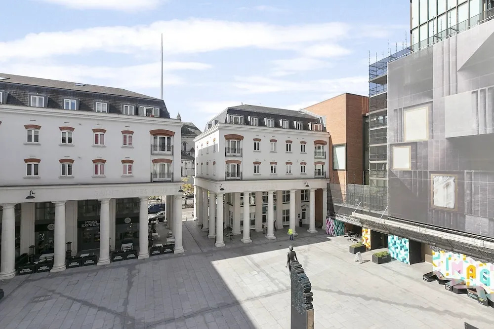 Piazza View Cathedral Quarter Apartment