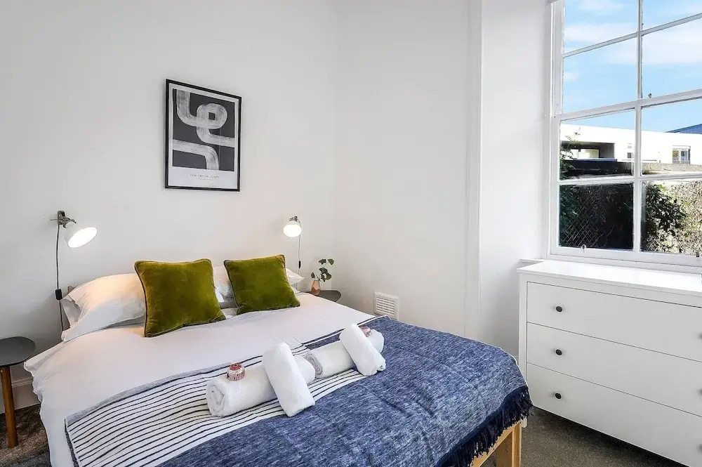 Modern - 2BR Flat Near Easter Road Stadium