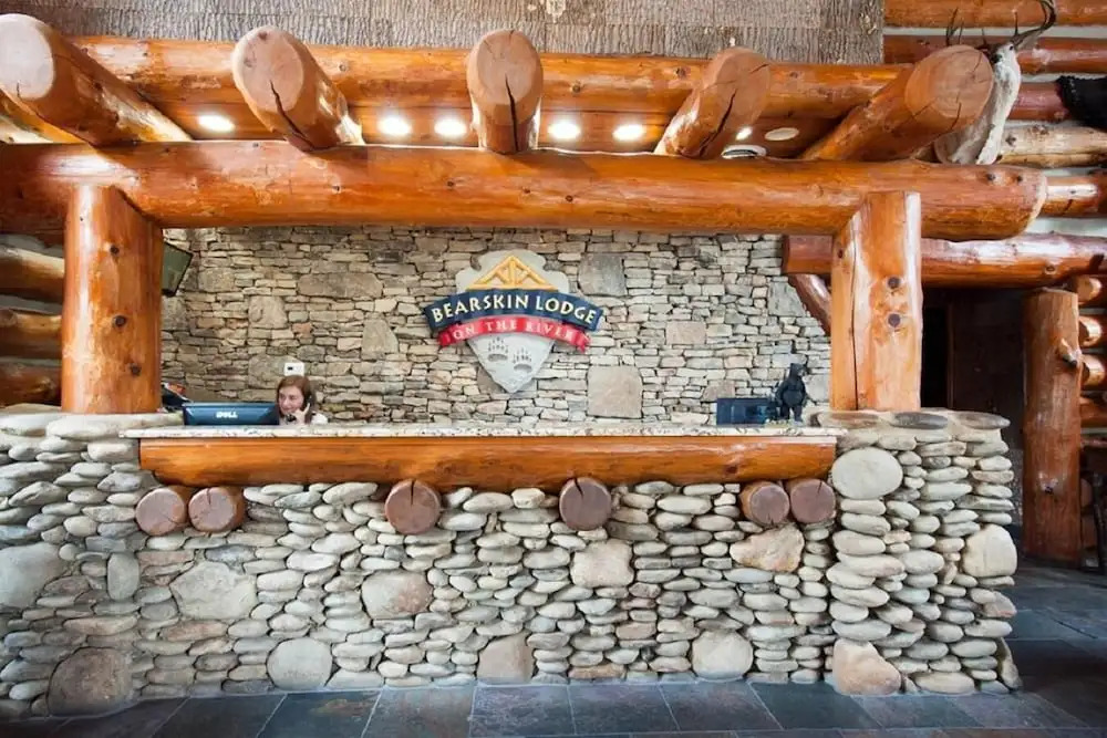 Bearskin Lodge on the River