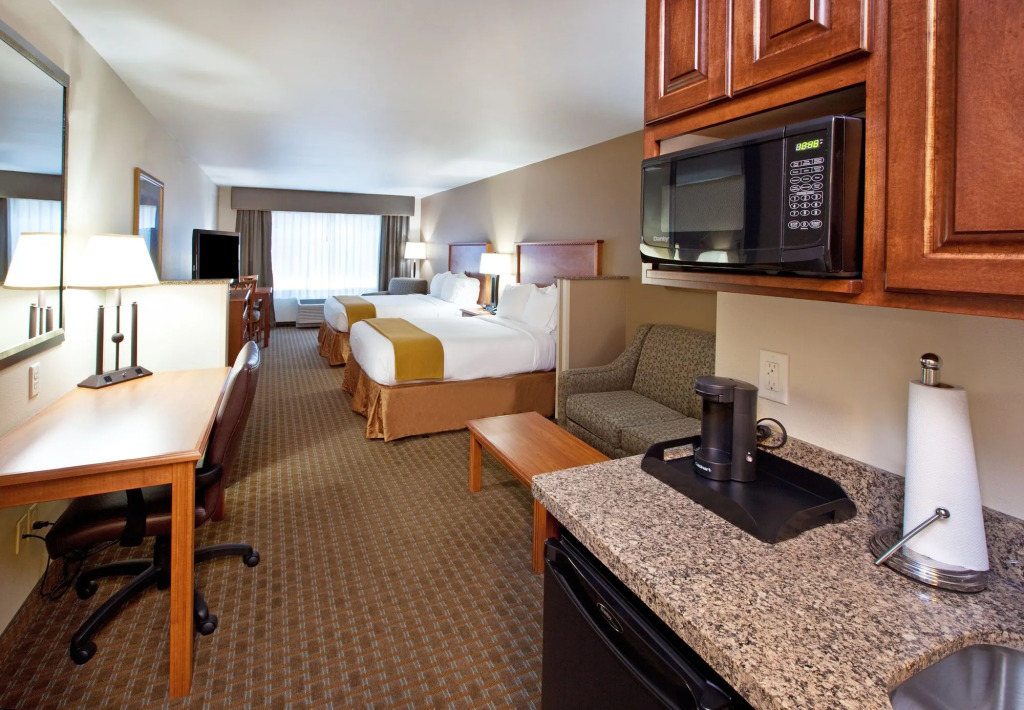 Holiday Inn Express & Suites Sioux Falls Southwest by IHG