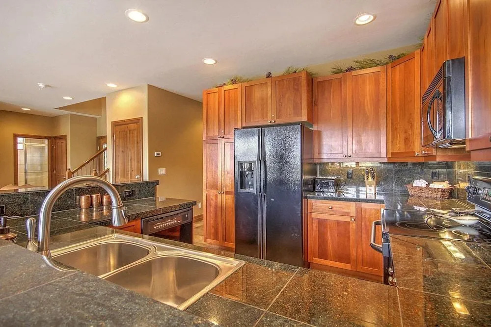 Highland Greens Oak 4 Br townhouse by RedAwning