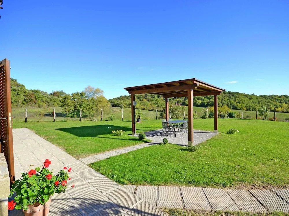 Villa with Private Pool near Cortona in Calm Countryside & Hilly Landscape
