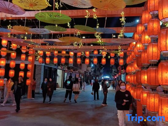 Floral Hotel· Meet Yusu hotel (Hengyang Nanyue Scenic Area Temple Branch)