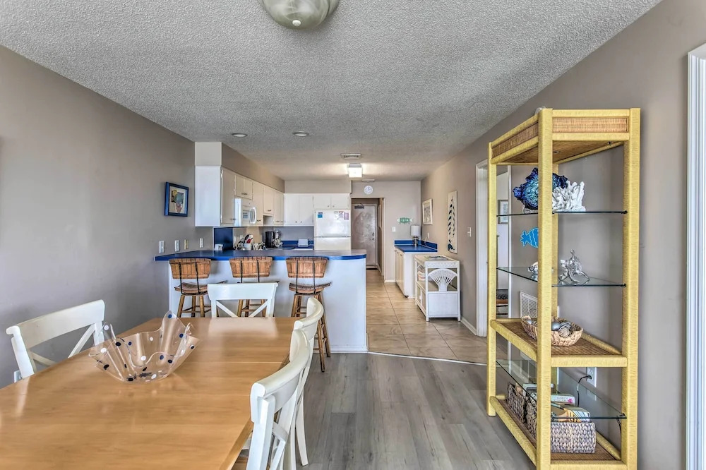 Sunny Windy Hill Beachfront Condo w/ Private Patio, North Myrtle Beach