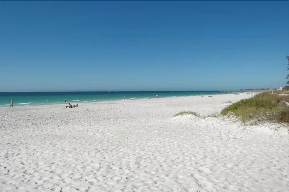 AM Beach Place Unit 5