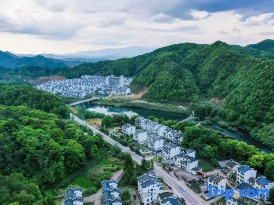 Floral Hotel·Xianju Shuangxi hotel (Wuyuan Scenic Area Moon Bay)