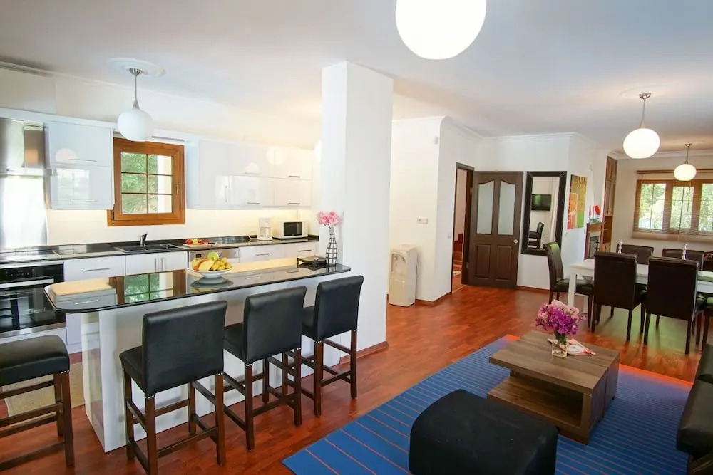 Villa Dolphin