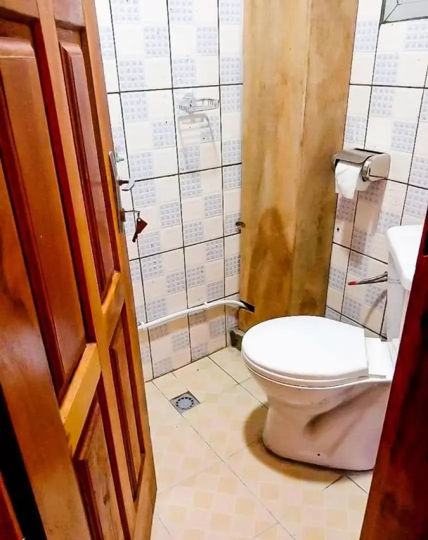 Beautiful- 1 Bedroom Apartment - Parking on site