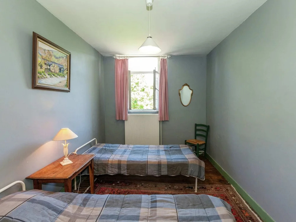 Spacious Holiday Home With Garden
