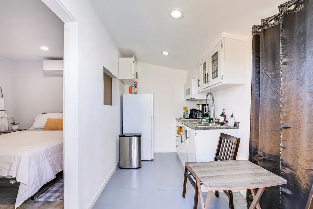 3 Mi to Coachella: Quaint Studio w/ Shared Yard!