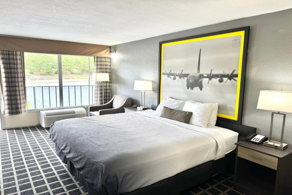 Super 8 by Wyndham Morganton