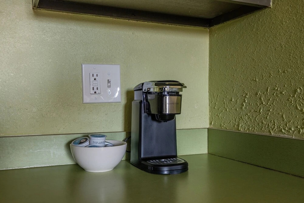 1 BR & 2 BR Apt w Pool & Gym by Frontdesk