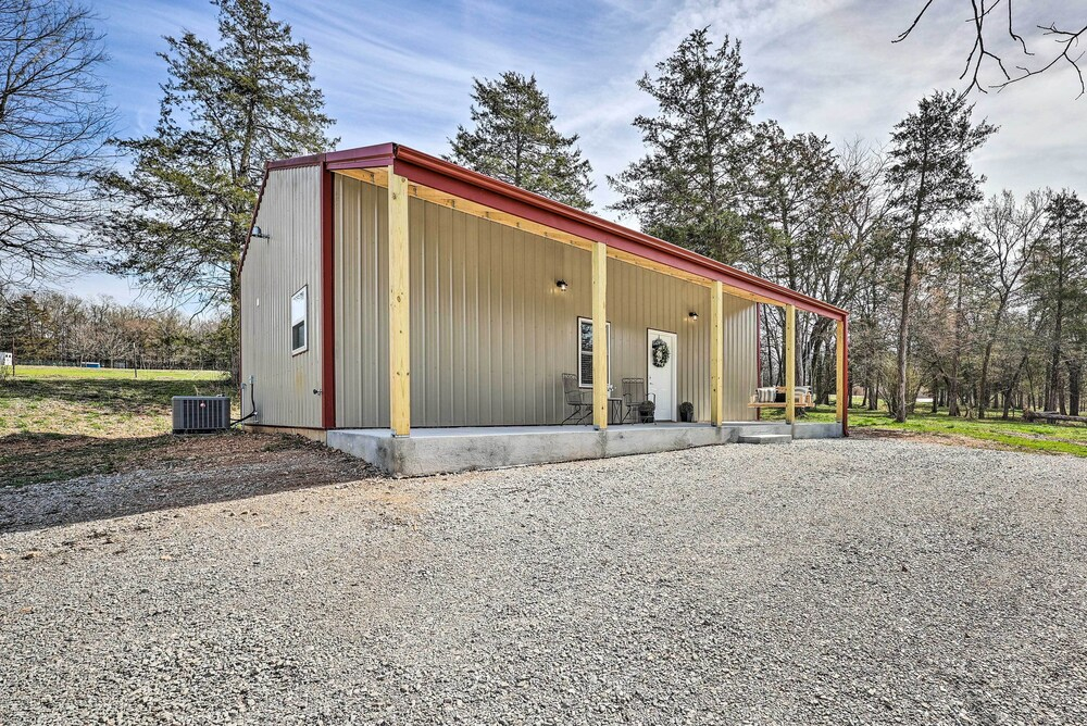 Eureka Springs Area Home w/ Porch, Grill