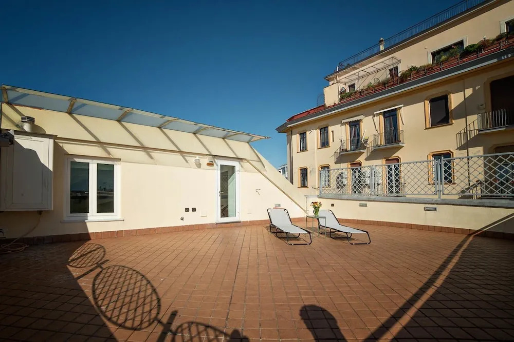 Vomero Roof