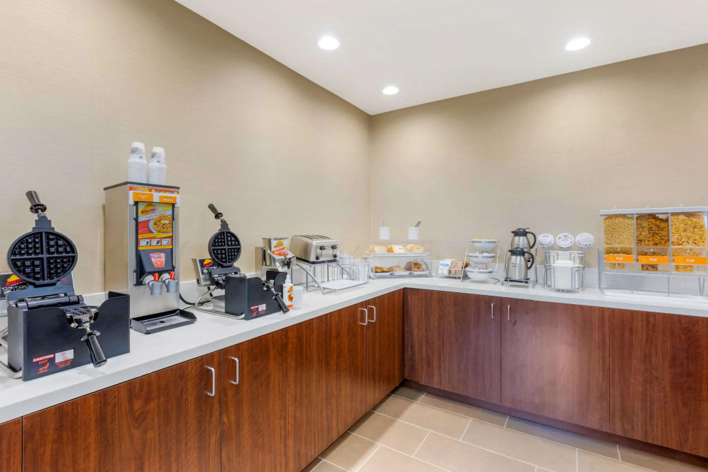Comfort Inn & Suites Near Ontario Airport