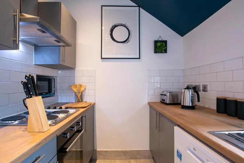 Contractor & Leisure & En-Suite Bathrooms & Free Parking