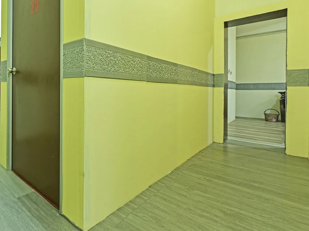 OYO 90431 Cz Hotel