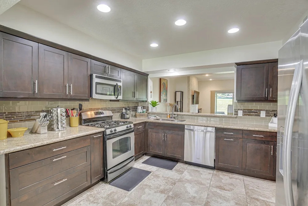 Palm Desert Retreat: Pool Access & On-site Golf!