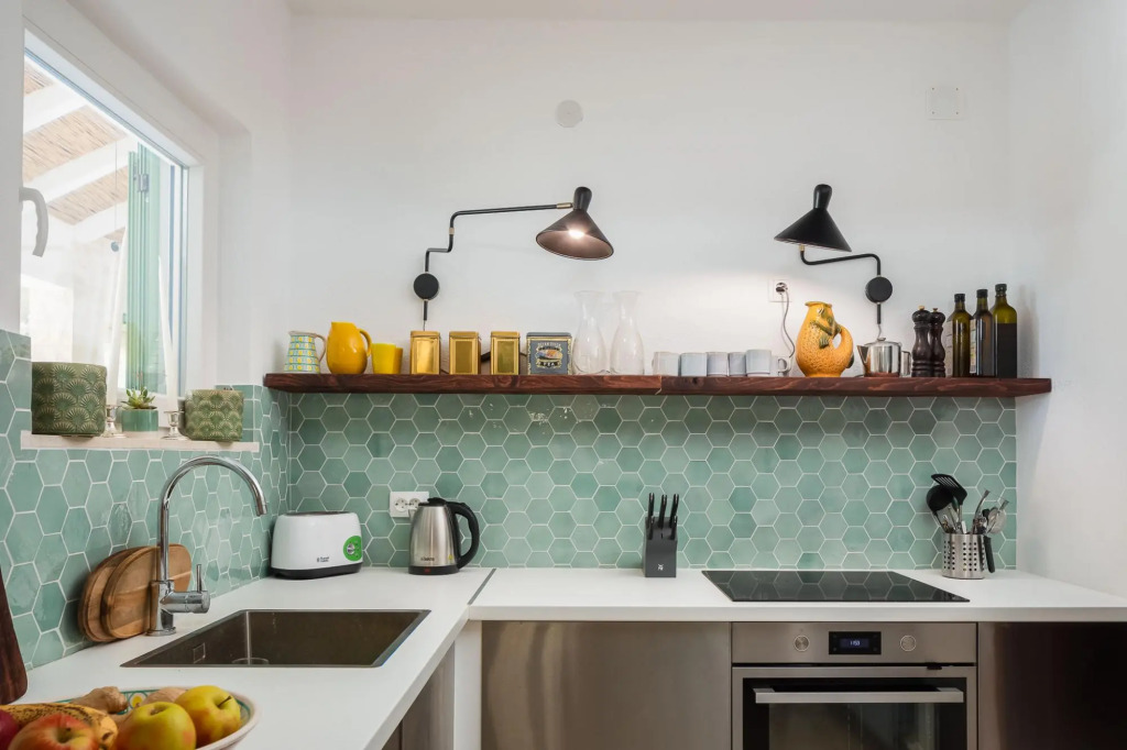 Sina in Splitska with 4 bedrooms and 3 bathrooms