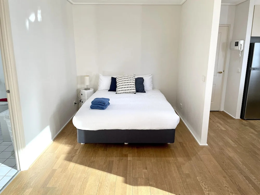 Readyset Apartments at Dockside