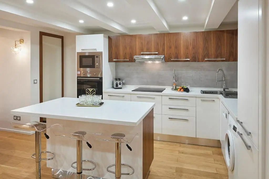Sunlight Properties - Palme D Or - 2 Bedrooms, modern holiday rental apartment, hyper central
