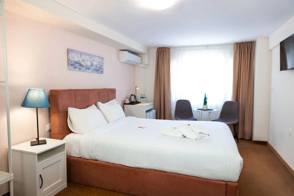 City Plaza Apartments & Rooms