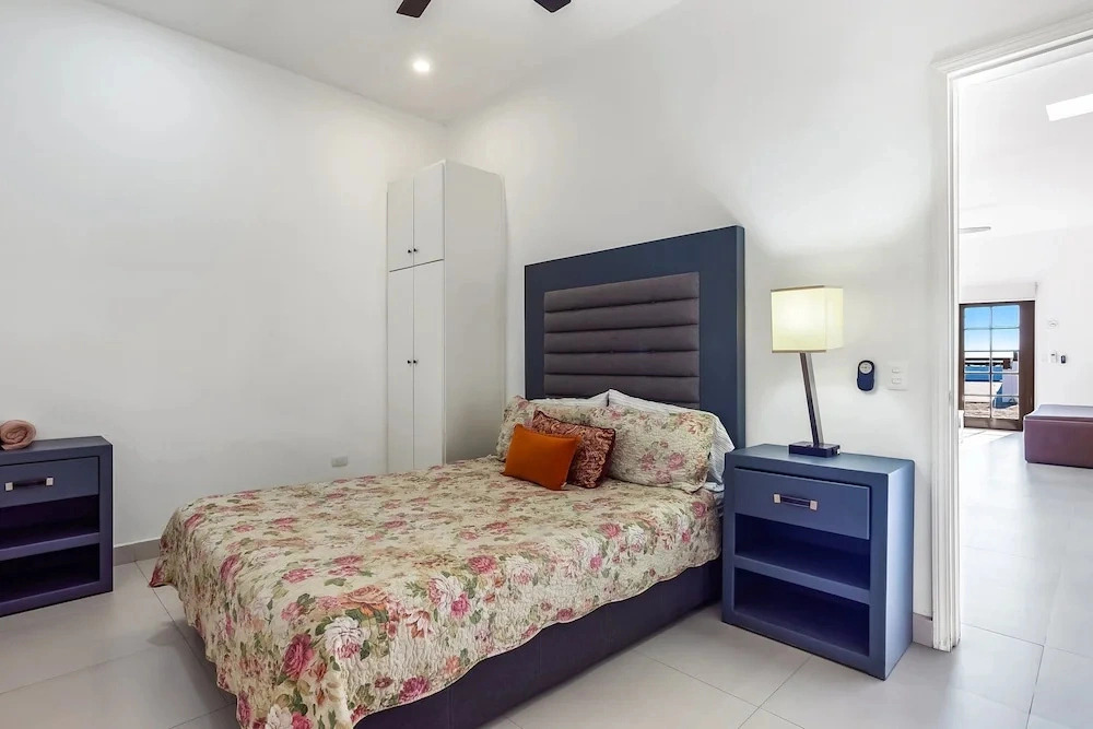 Dog-friendly Suite With Hot Tub, Kitchenette, Heated Outdoor Pool, Private Patio