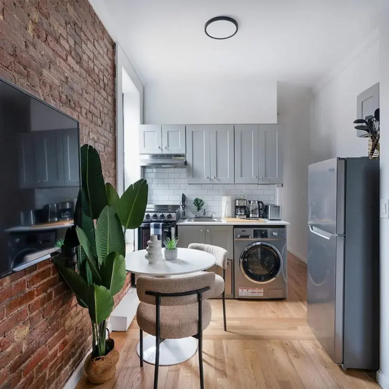 153-1g Newly Renovated 2BR Lower East Side