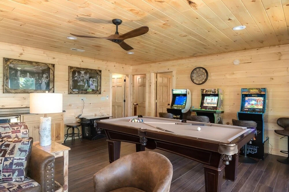 Another Day In Bearadise 4 Bedroom Home by Redawning