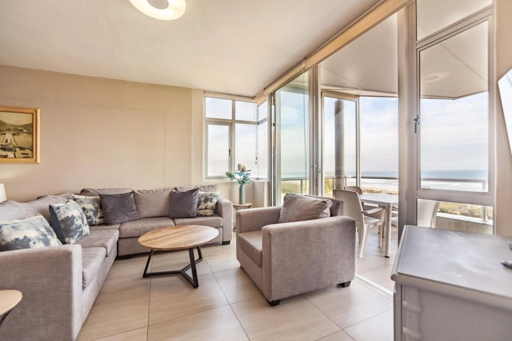 Luxury Private Beachfront 2 bedroom Dolphin Apartment, Blouberg, Cape Town
