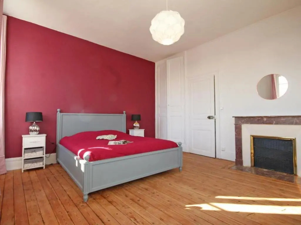 Maison de maître 19ème siècle avec grand parc et 5 chambres, tout inclus, à LAigle - FR-1-497-57