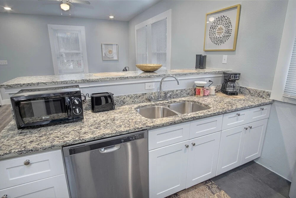 Impressive Cozy Historic 3BR Apt 101 Near Downtown