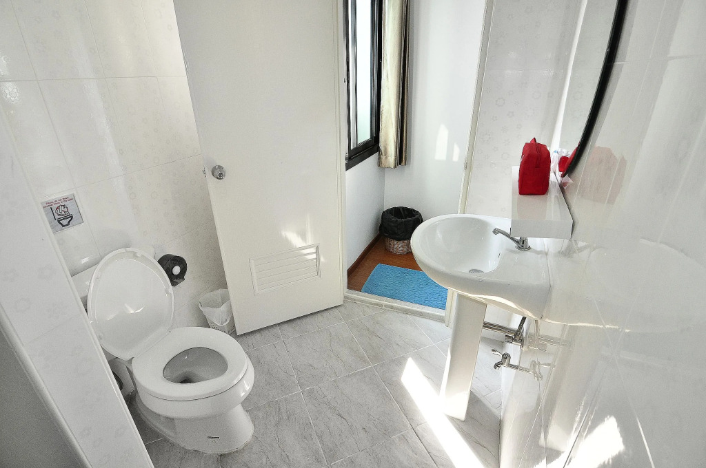 Отель ZEN Rooms Suthisan