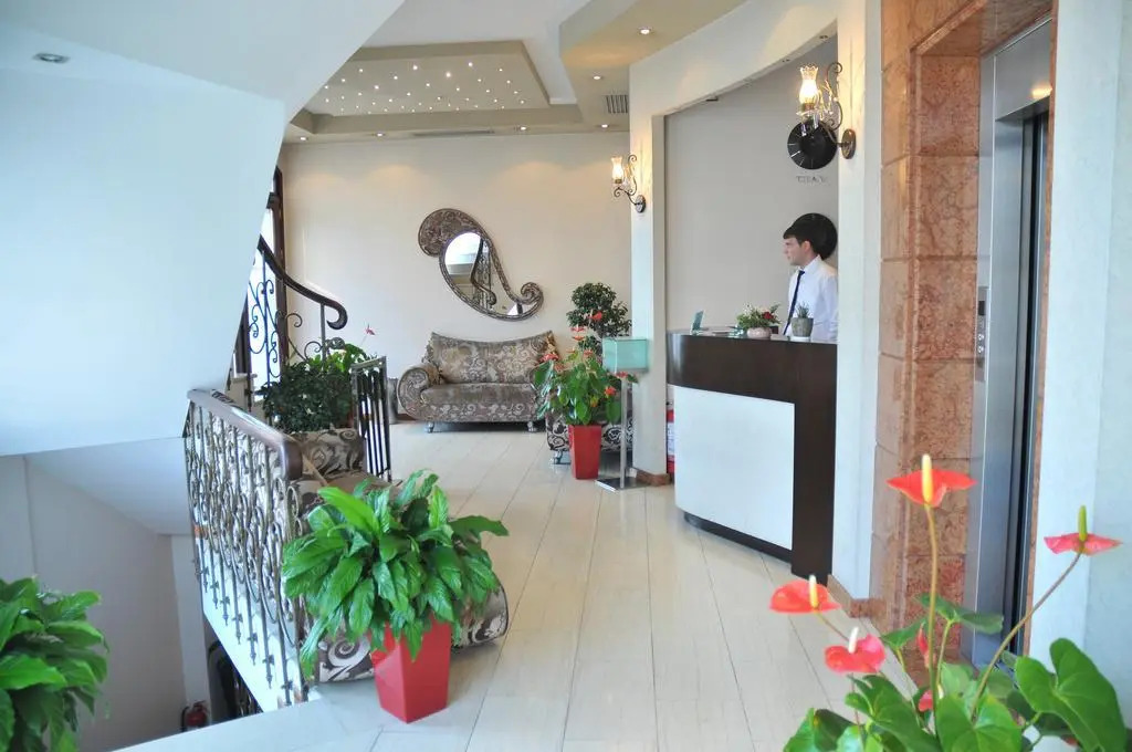 MonarC Hotel