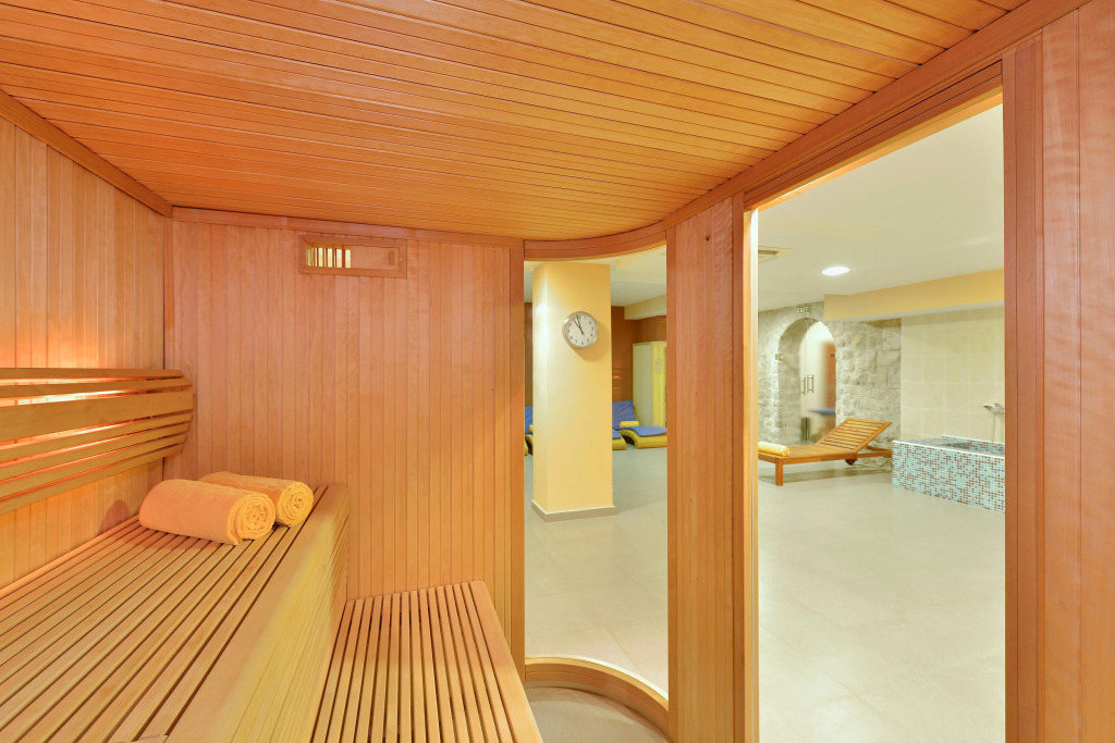 Отель Iberostar Waves Bellevue