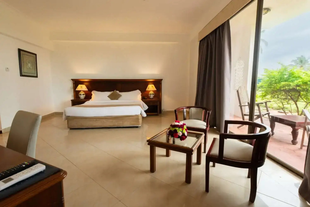 Отель Golden Tulip Dar Es Salaam