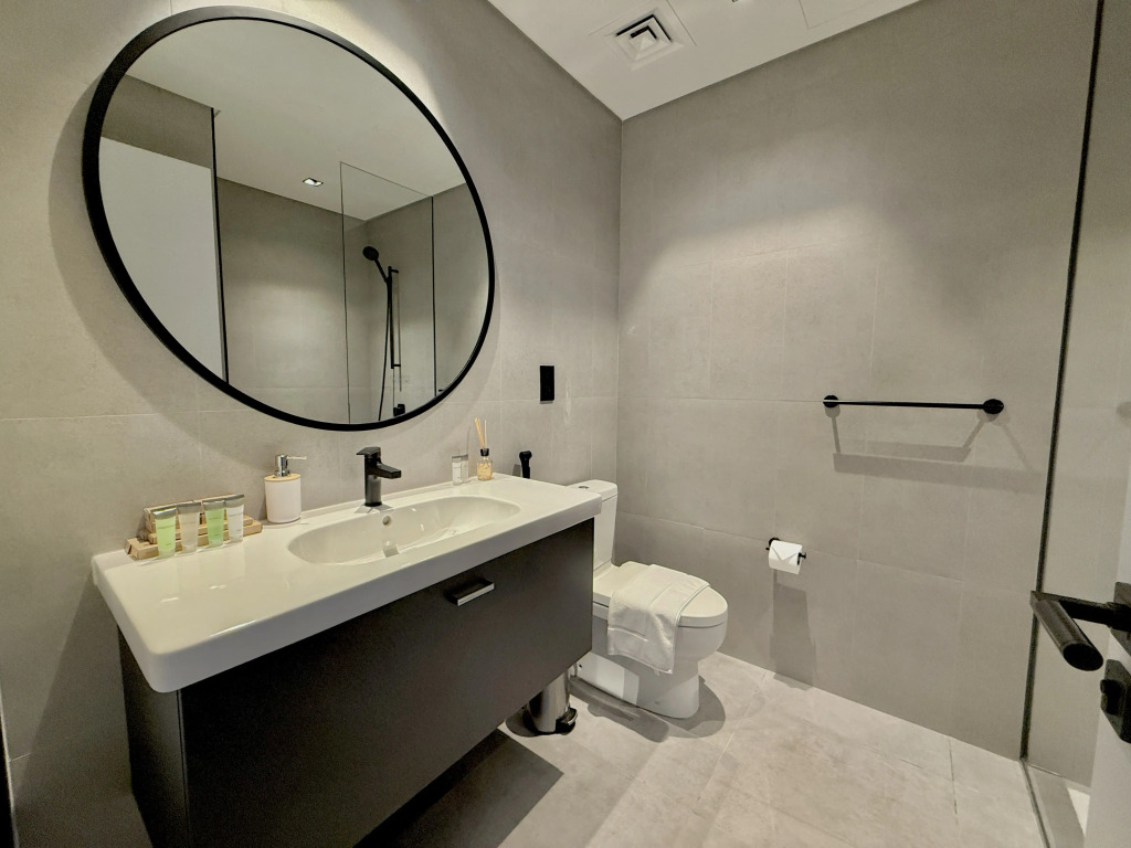 Апартаменты Vserve 1 BR Escape with City Views & Canal Vibes