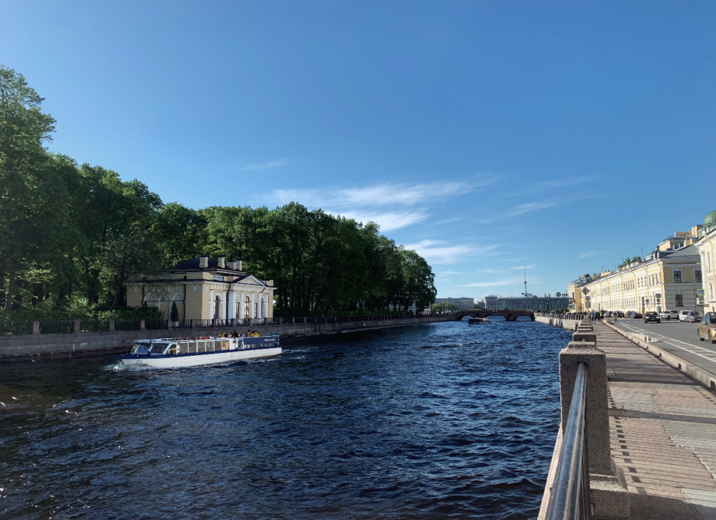 Апартаменты ПИТЕРСКАЯ КВАРТИРА В САМОМ ЦЕНТРЕ ГОРОДА