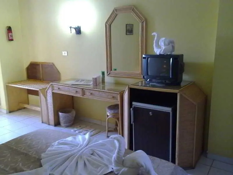 Gaddis Hotel, Suites and Apartments