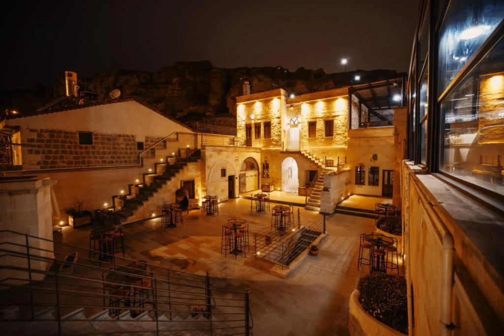 Misty Cave Hotel