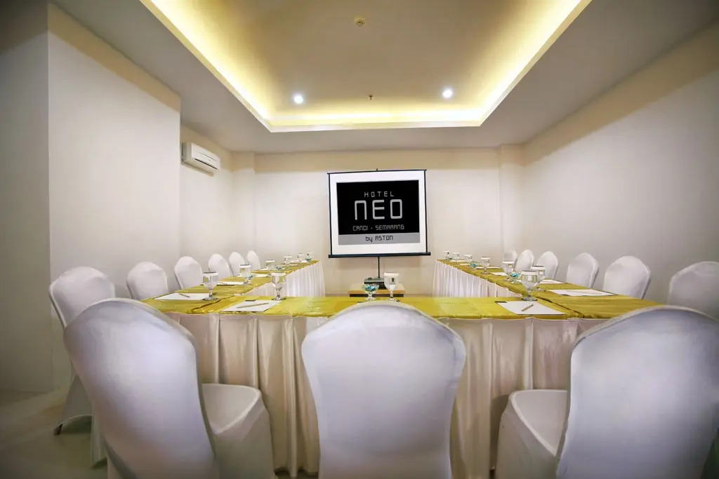 Отель Neo Candi Semarang