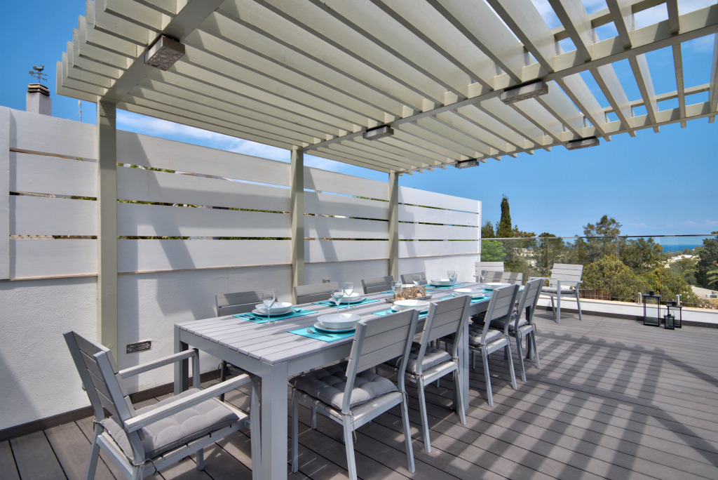 Villa Gaia - Sunset Views, Indoor Heated Pool, Sauna and Games Room