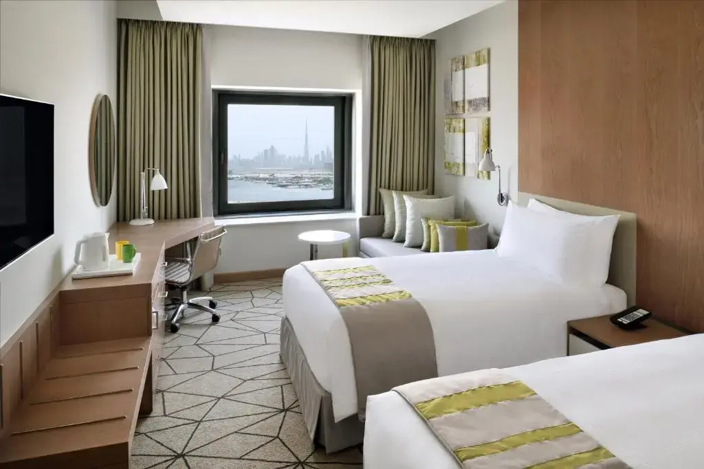 Отель Holiday Inn & Suites - Dubai Festival City by IHG