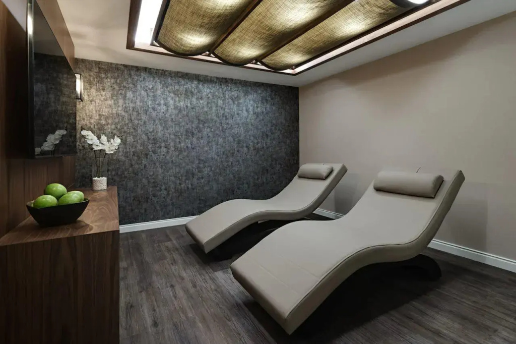 Отель Gleam Collection Hotel